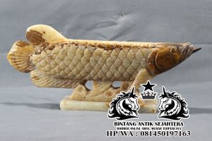Patung ikan Arwana Onyx