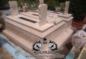 Makam UJE Marmer Kembar Makam UJE Marmer Kembar